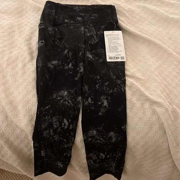 Lulu swift speed HR crop 21” leggings.  New perfect condition - Picture 1 of 2